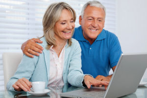 senior-couple-with-laptop